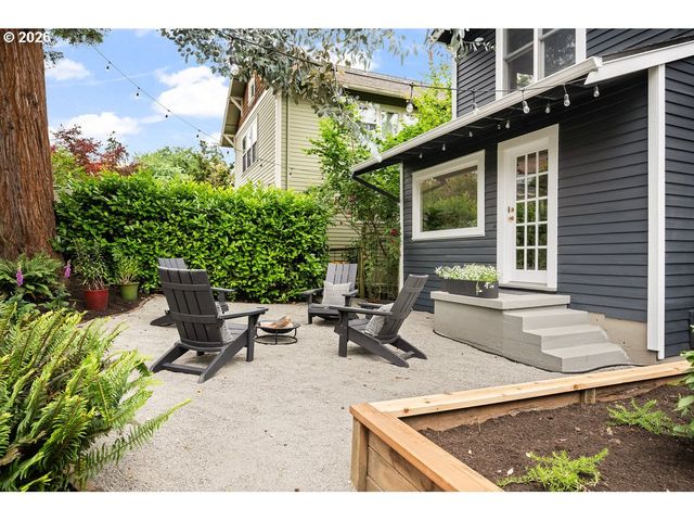 2440 Nw RALEIGH St, Portland, OR 97210