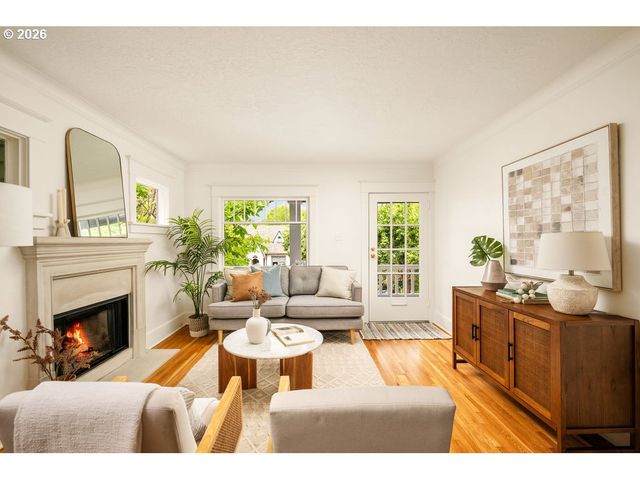 2440 Nw RALEIGH St, Portland, OR 97210