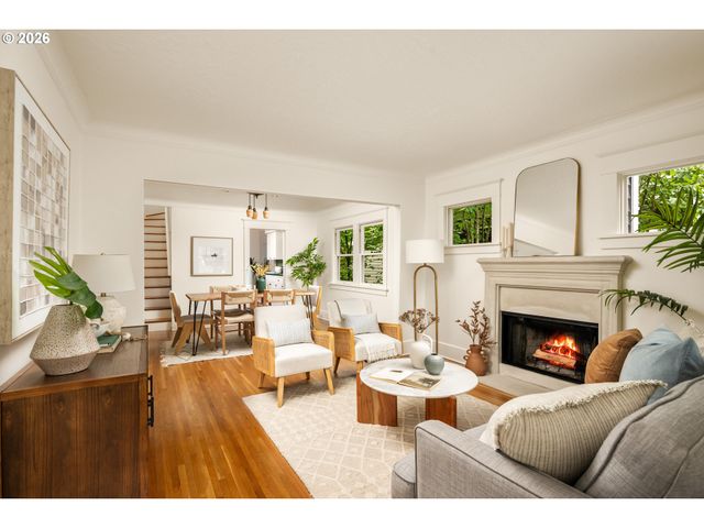 2440 Nw RALEIGH St, Portland, OR 97210