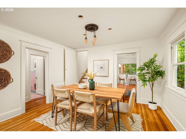 2440 Nw RALEIGH St, Portland, OR 97210
