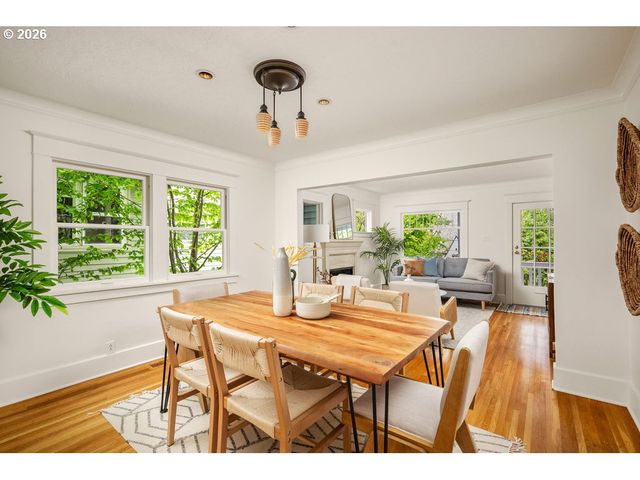 2440 Nw RALEIGH St, Portland, OR 97210