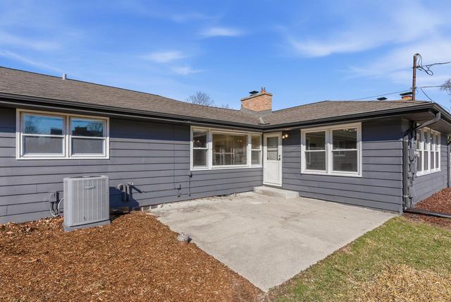 9032 N Regent ROAD, Bayside, WI 53217