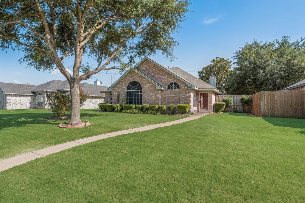 1212 Old Knoll Drive, Wylie, TX 75098
