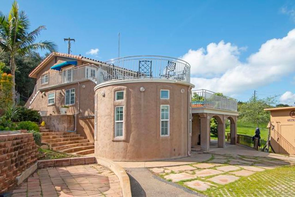 405 Solana Real, Fallbrook, CA 92028