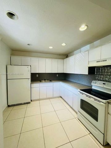 724 NE 4th St 9, Hallandale Beach, FL 33009