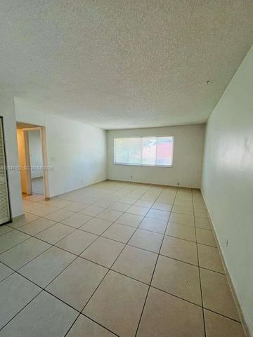 724 NE 4th St 9, Hallandale Beach, FL 33009