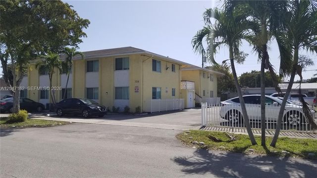 724 NE 4th St 9, Hallandale Beach, FL 33009