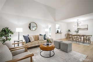 1607 102nd Place NE #D1, Bellevue, WA 98004