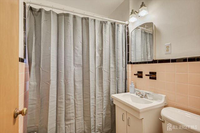 74 Bloomfield Avenue, Edison, NJ 08837