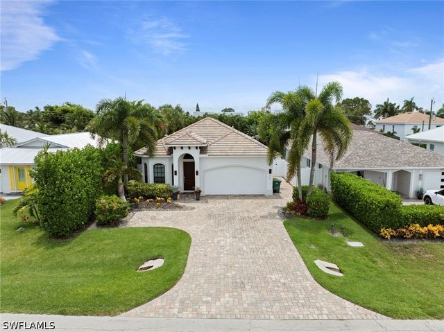 538 104th AVE N, Naples, FL 34108