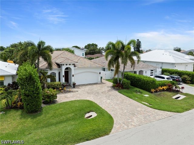 538 104th AVE N, Naples, FL 34108