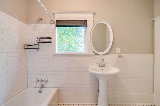 1630 Mistletoe Boulevard B, Fort Worth, TX 76104