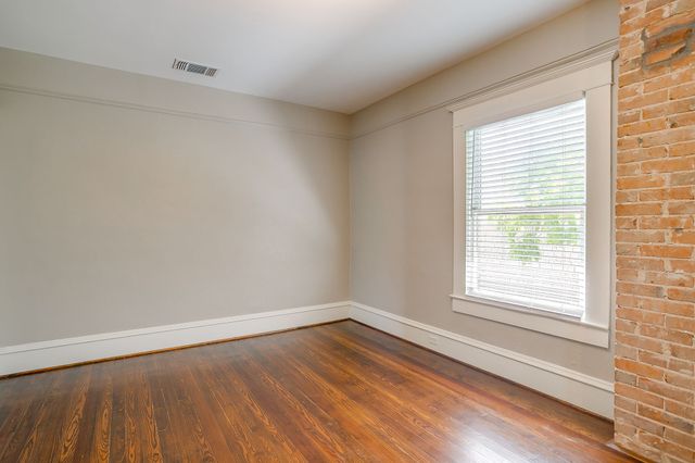 1630 Mistletoe Boulevard B, Fort Worth, TX 76104