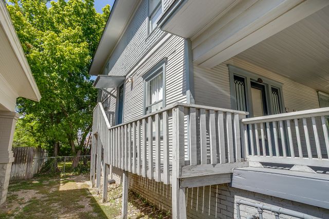 1630 Mistletoe Boulevard B, Fort Worth, TX 76104