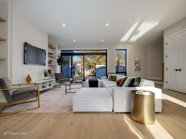 1412 N Elk Grove Avenue F, Chicago, IL 60622