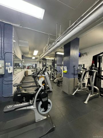 70-25 Yellowstone Blvd 1 Y, Forest Hills, NY 11375