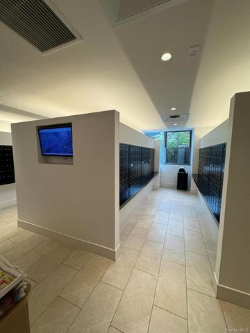 70-25 Yellowstone Blvd 1 Y, Forest Hills, NY 11375