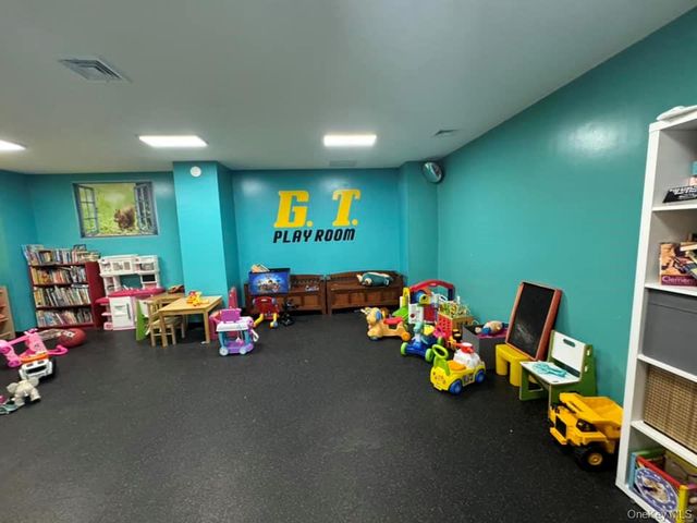 70-25 Yellowstone Blvd 1 Y, Forest Hills, NY 11375