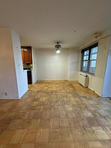 70-25 Yellowstone Blvd 1 Y, Forest Hills, NY 11375