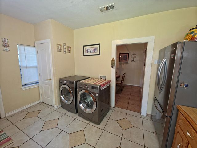 903 Cameron Avenue, Dallas, TX 75223