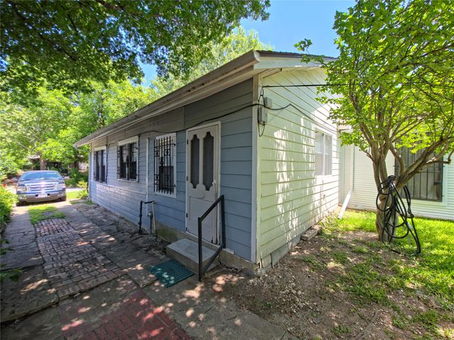903 Cameron Avenue, Dallas, TX 75223