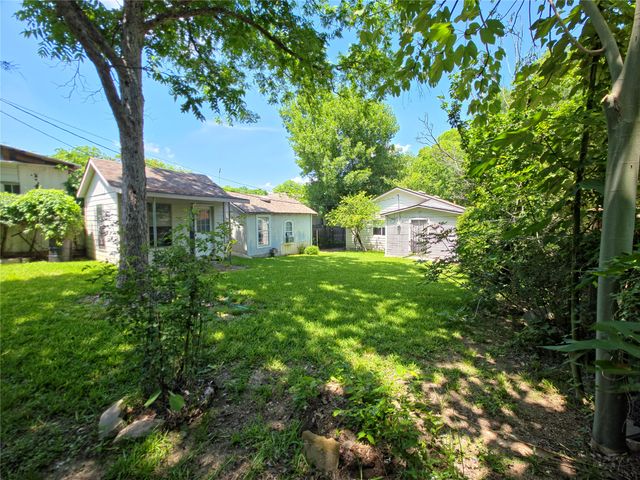 903 Cameron Avenue, Dallas, TX 75223