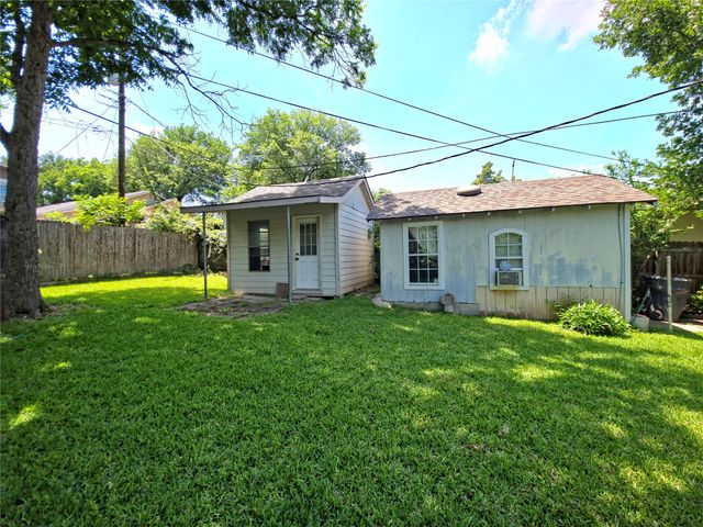 903 Cameron Avenue, Dallas, TX 75223