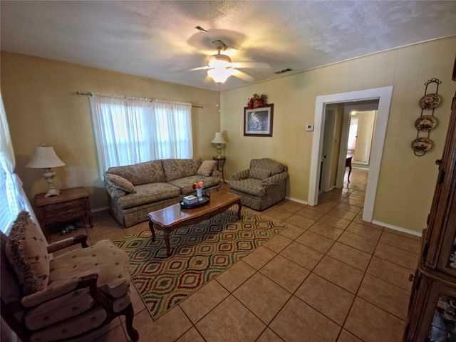 903 Cameron Avenue, Dallas, TX 75223