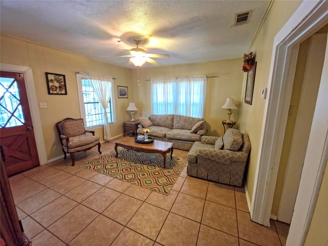 903 Cameron Avenue, Dallas, TX 75223