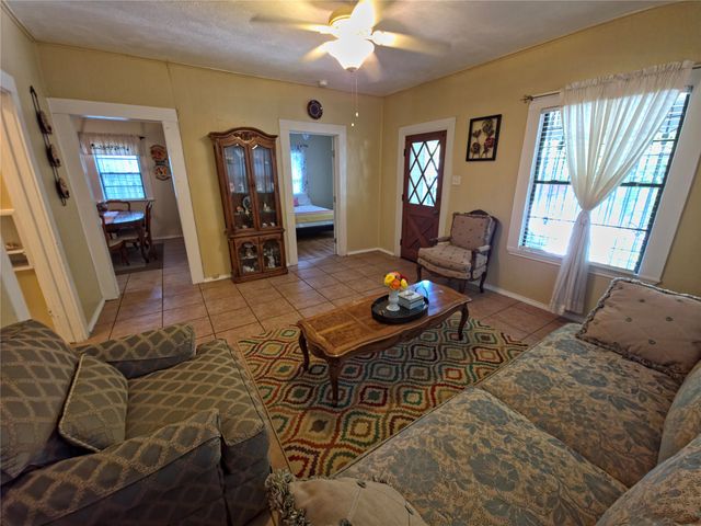 903 Cameron Avenue, Dallas, TX 75223