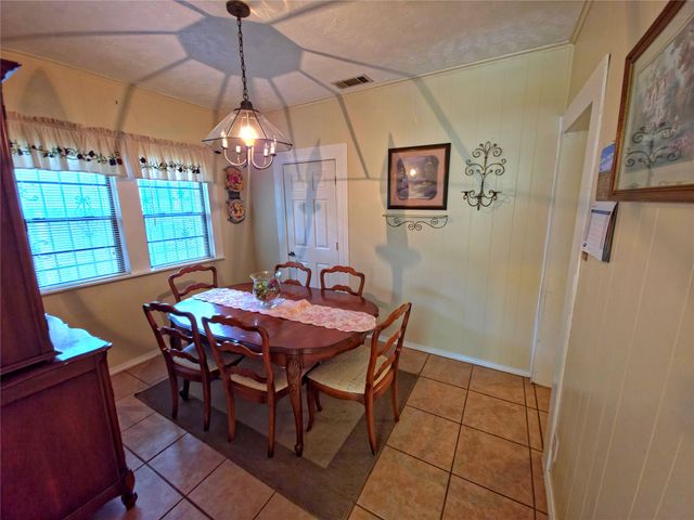 903 Cameron Avenue, Dallas, TX 75223