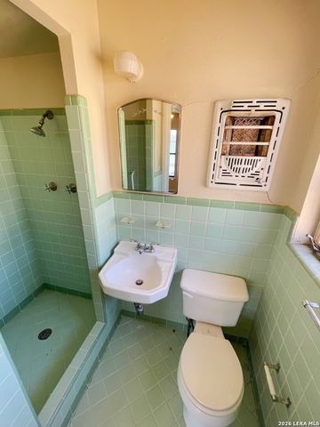 463 Wayside Dr, San Antonio, TX 78213