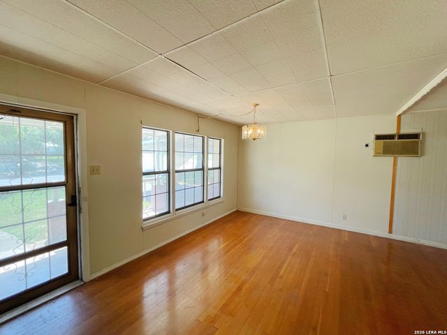 463 Wayside Dr, San Antonio, TX 78213