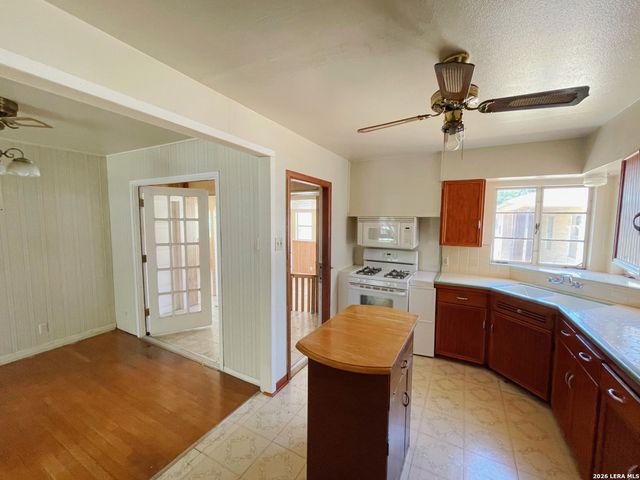 463 Wayside Dr, San Antonio, TX 78213