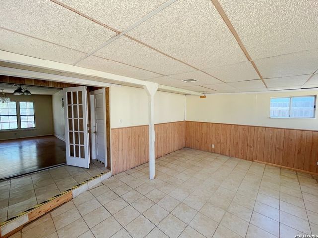 463 Wayside Dr, San Antonio, TX 78213