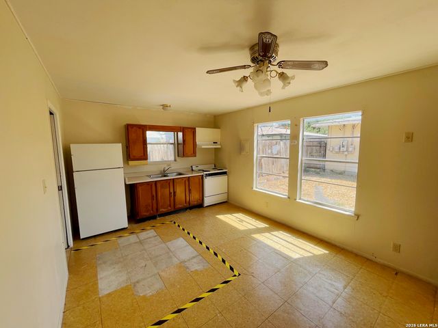 463 Wayside Dr, San Antonio, TX 78213