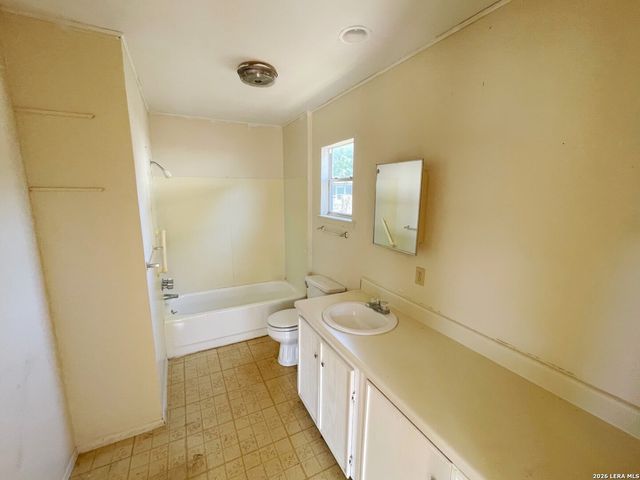 463 Wayside Dr, San Antonio, TX 78213