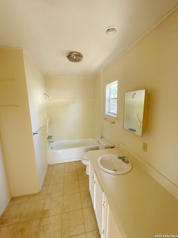 463 Wayside Dr, San Antonio, TX 78213