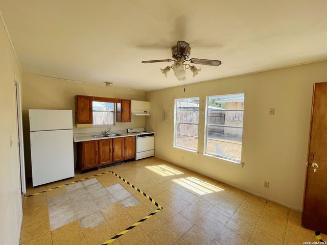 463 Wayside Dr, San Antonio, TX 78213
