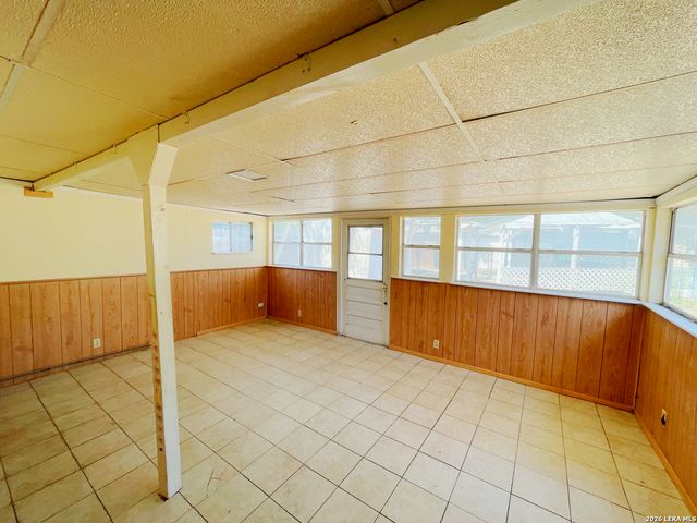 463 Wayside Dr, San Antonio, TX 78213