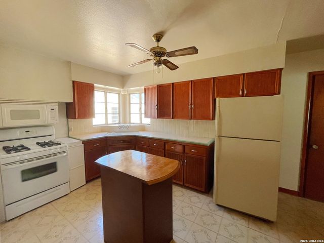 463 Wayside Dr, San Antonio, TX 78213