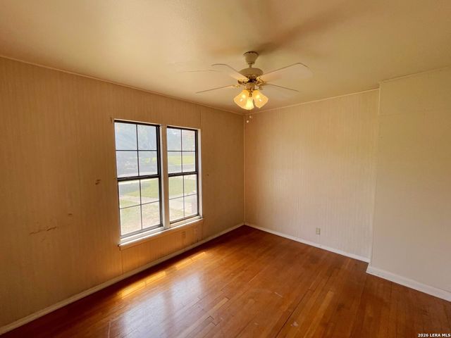 463 Wayside Dr, San Antonio, TX 78213