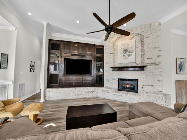 6000 Justine Court, Granbury, TX 76049