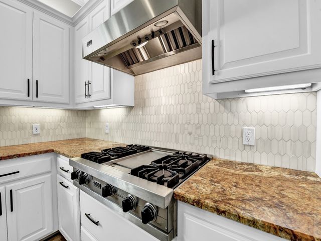 6000 Justine Court, Granbury, TX 76049