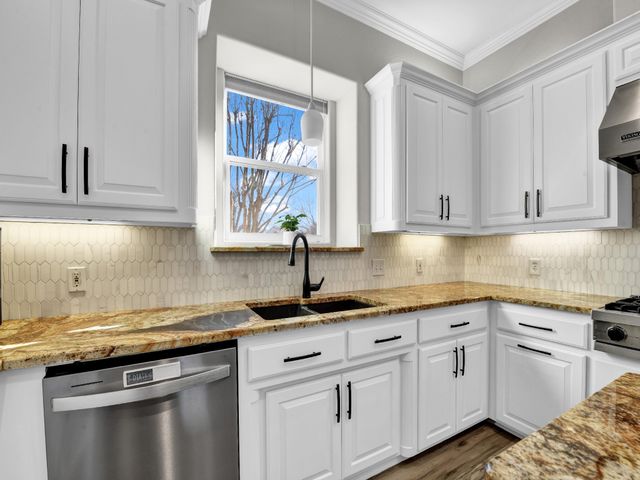 6000 Justine Court, Granbury, TX 76049