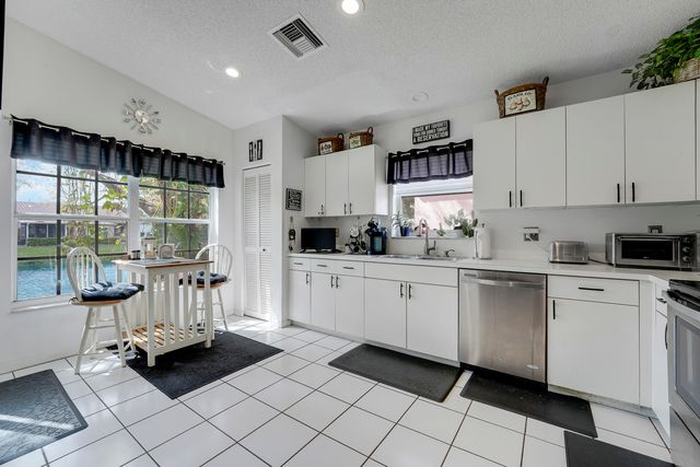 5648 American Circle, Delray Beach, FL 33484