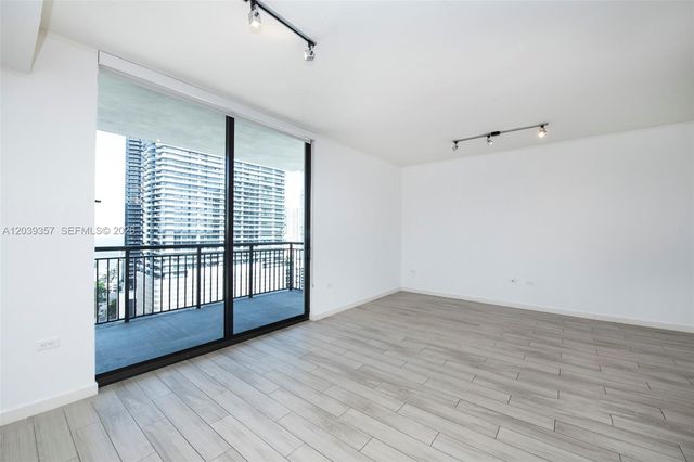 999 SW 1st Ave 2402, Miami, FL 33130