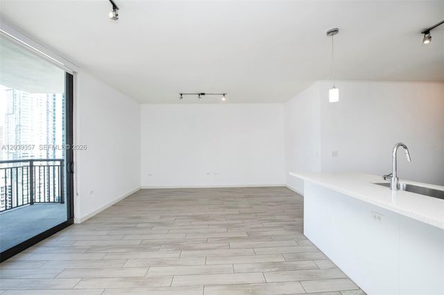 999 SW 1st Ave 2402, Miami, FL 33130