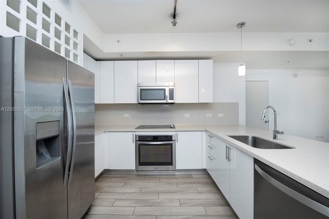 999 SW 1st Ave 2402, Miami, FL 33130