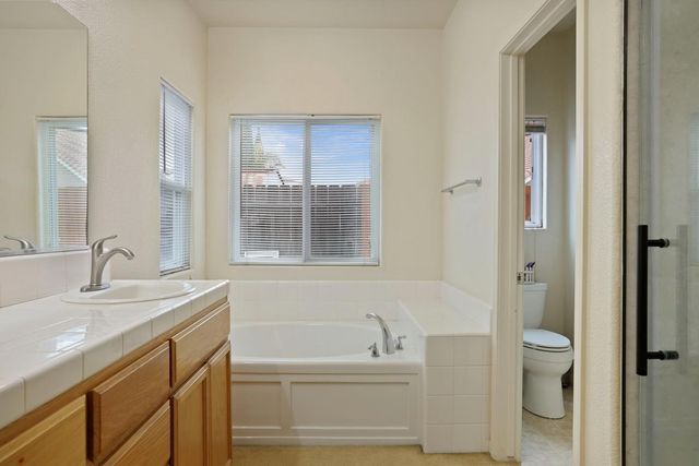 759 Santa Ana Ct, Los Banos, CA 93635